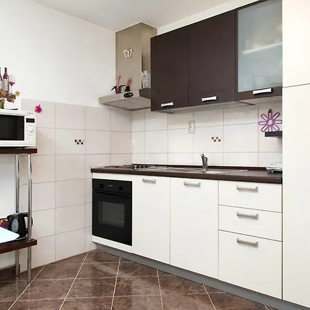 Stanic - Away From ! Σπλιτ