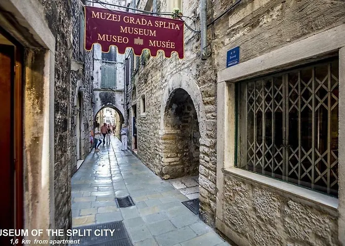 Stanic - Away From ! *